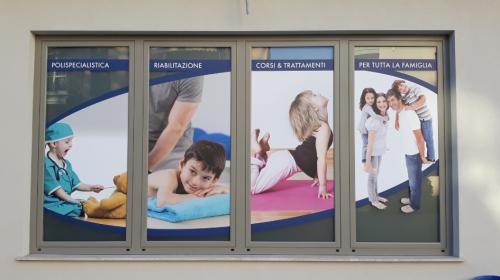 Vera Salus<br />Grafica per vetrofanie del Poliambulatorio di Segrate 